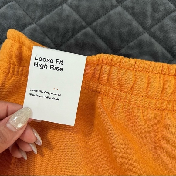 Nike Shorts Women Medium Essential Sweat shorts Fleece Orange Oversized Z - Picture 5 of 10